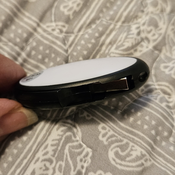 1 GB Flash Drive - Picture 7 of 10